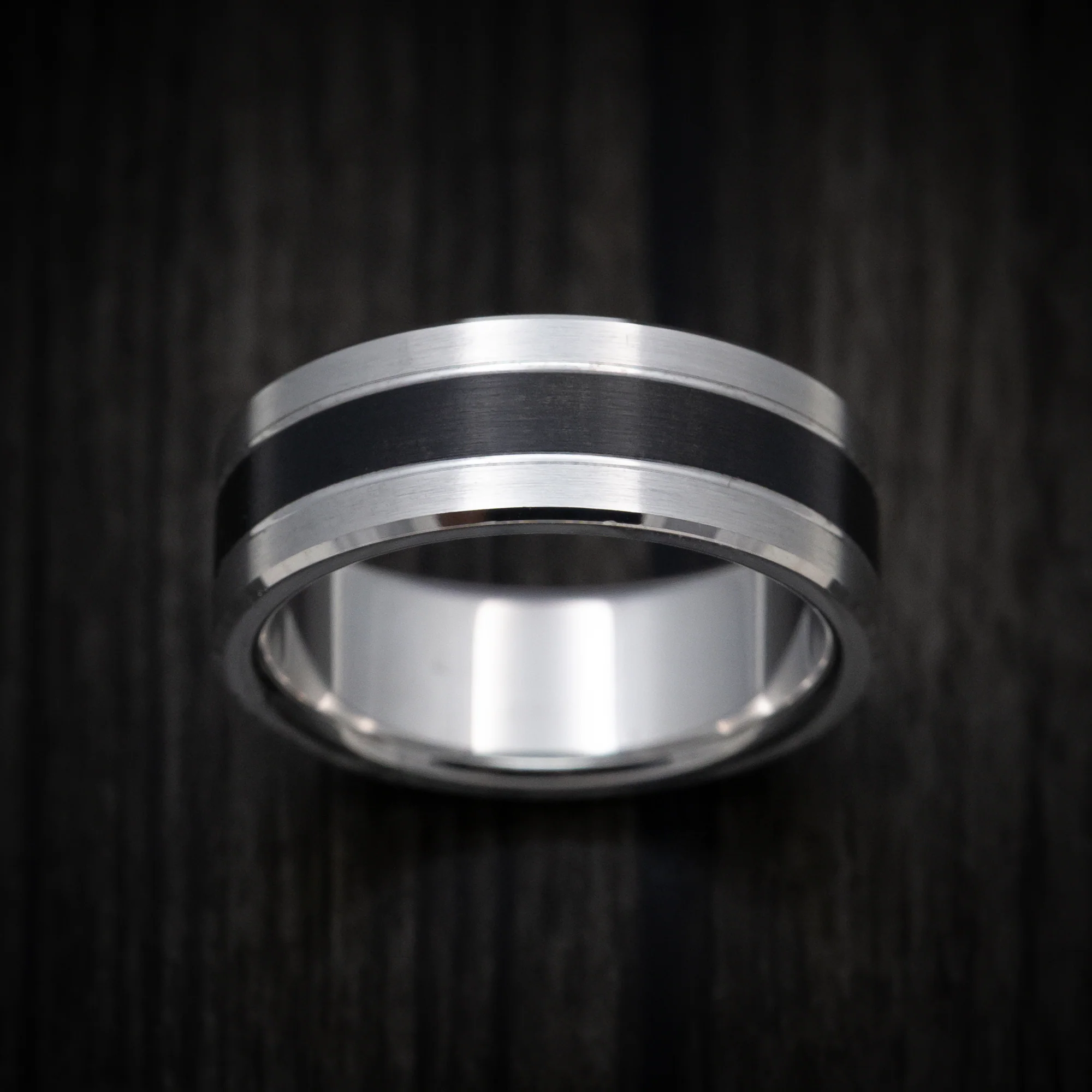 14K Gold Men's Ring with Carbon Fiber Inlay - Image 2