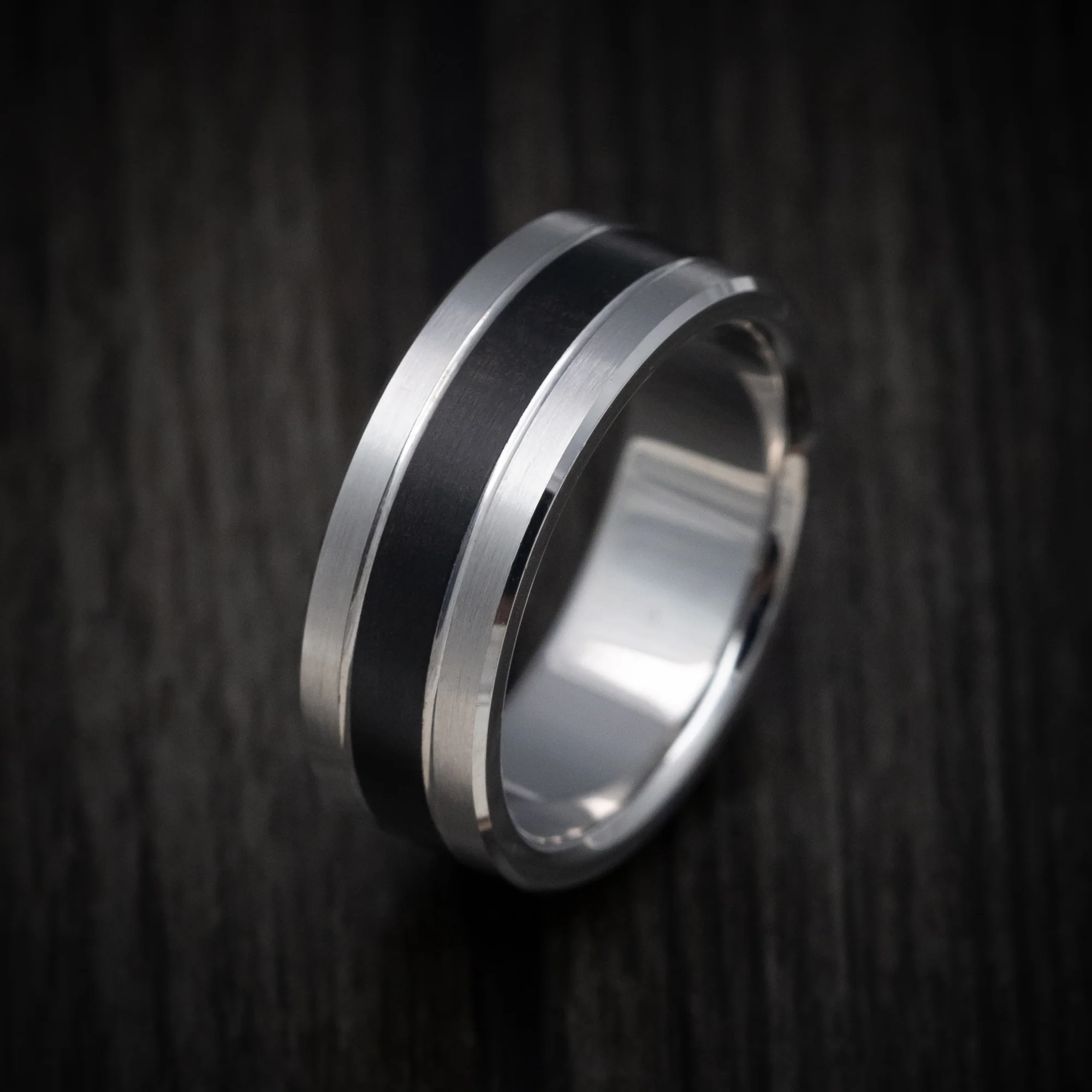 14K Gold Men's Ring with Carbon Fiber Inlay - Image 3