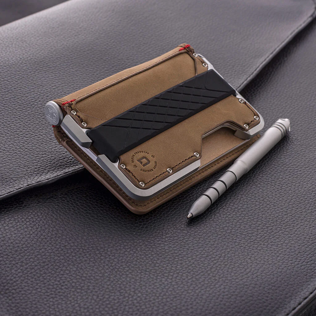 D01 DAPPER™ PEN WALLET
