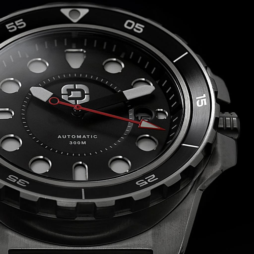 DV-02 - AUTOMATIC DIVE WATCH WITH METAL BRACELET - Image 4