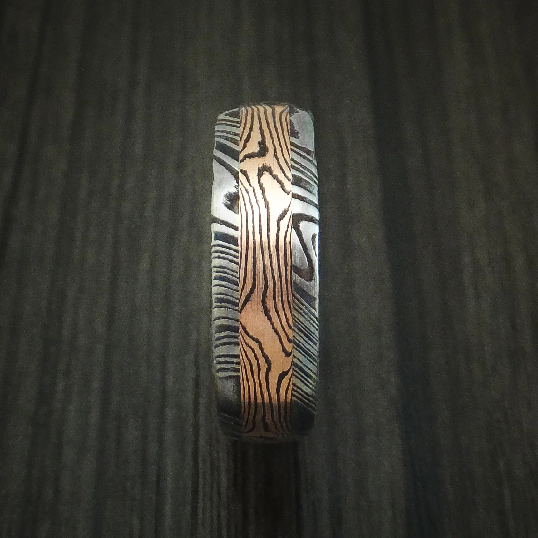 Woodgrain Kuro Damascus Steel Men's Ring with 14K Rose Gold Mokume Shakudo Inlay and Desert Ironwood Burl Wood Sleeve Custom Made Band - Image 3