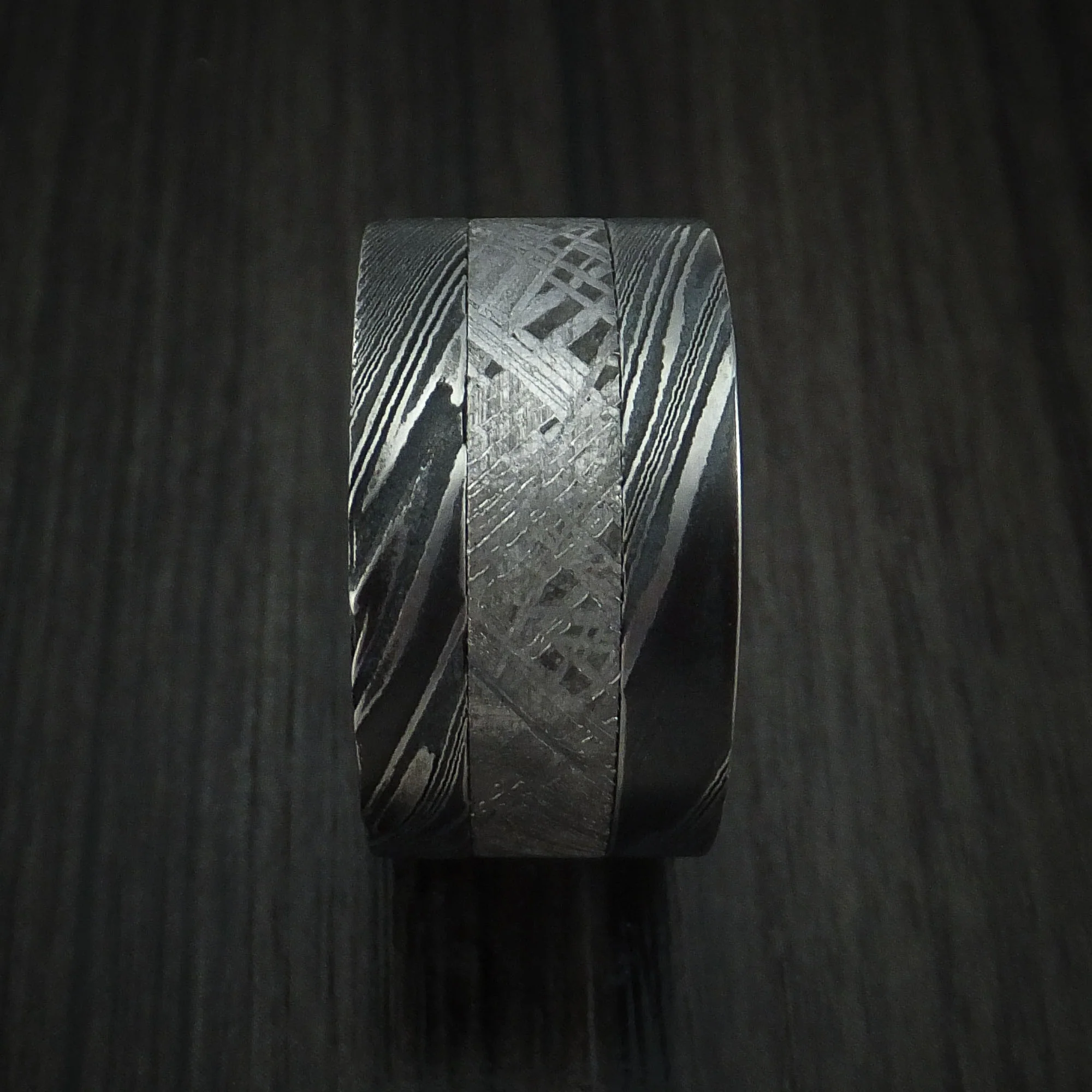 Woodgrain Kuro Damascus Steel Men's Ring with Gibeon Meteorite and Red Heart Hardwood Custom Made Band - Image 3