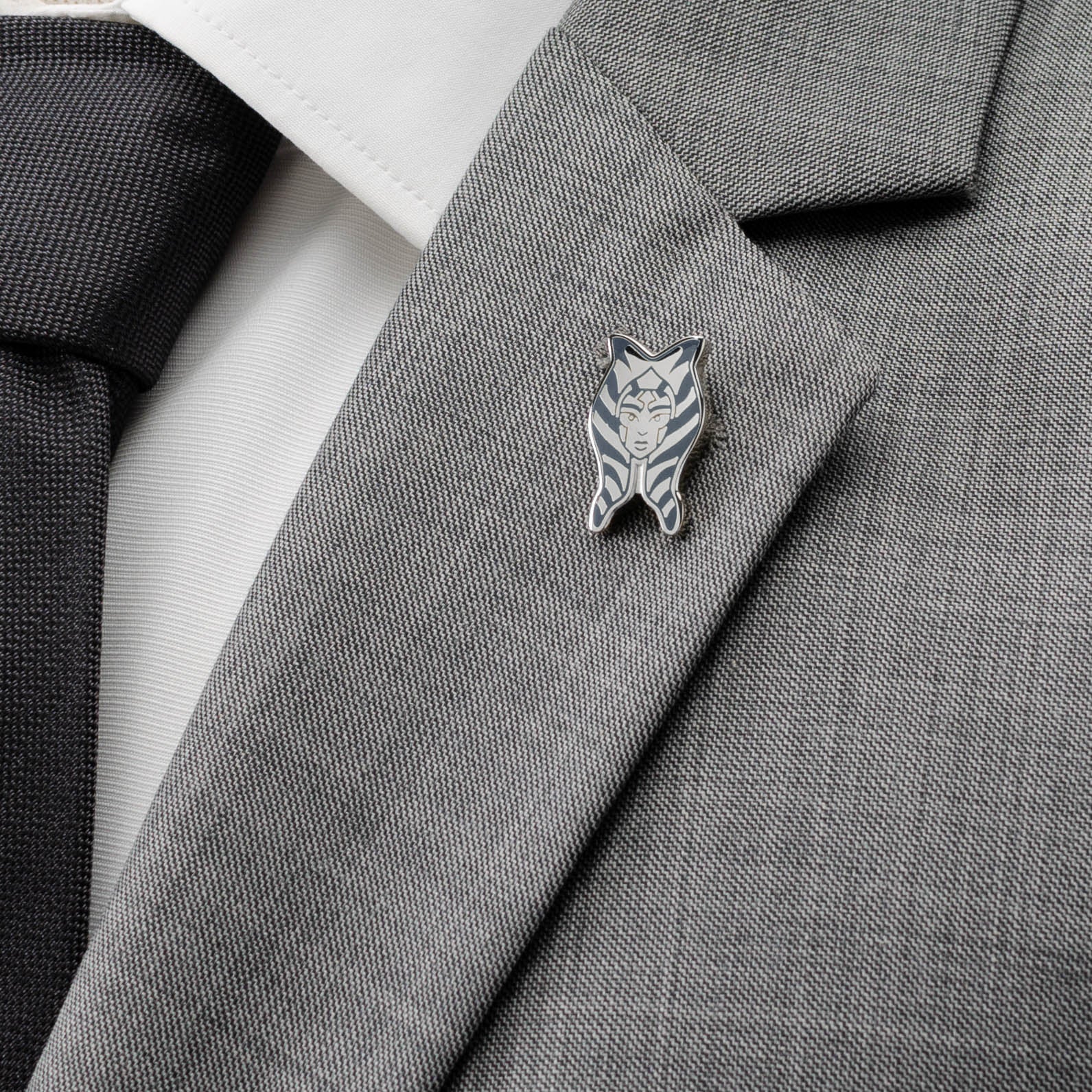 Star Wars Ahsoka Lapel Pin - Image 2