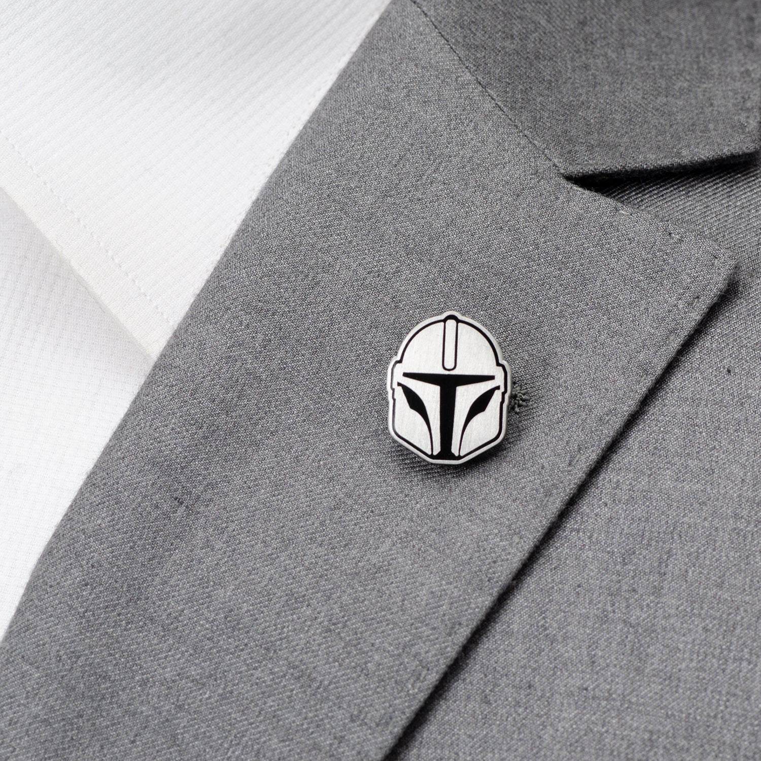 Star Wars Mandalorian Lapel Pin - Image 4