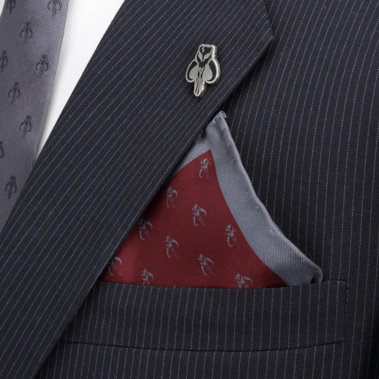 Star Wars Mandalorian Mythosaur Gray Tie, Red Pocket Square, Cufflinks, and Tie Bar Gift Set - Image 12