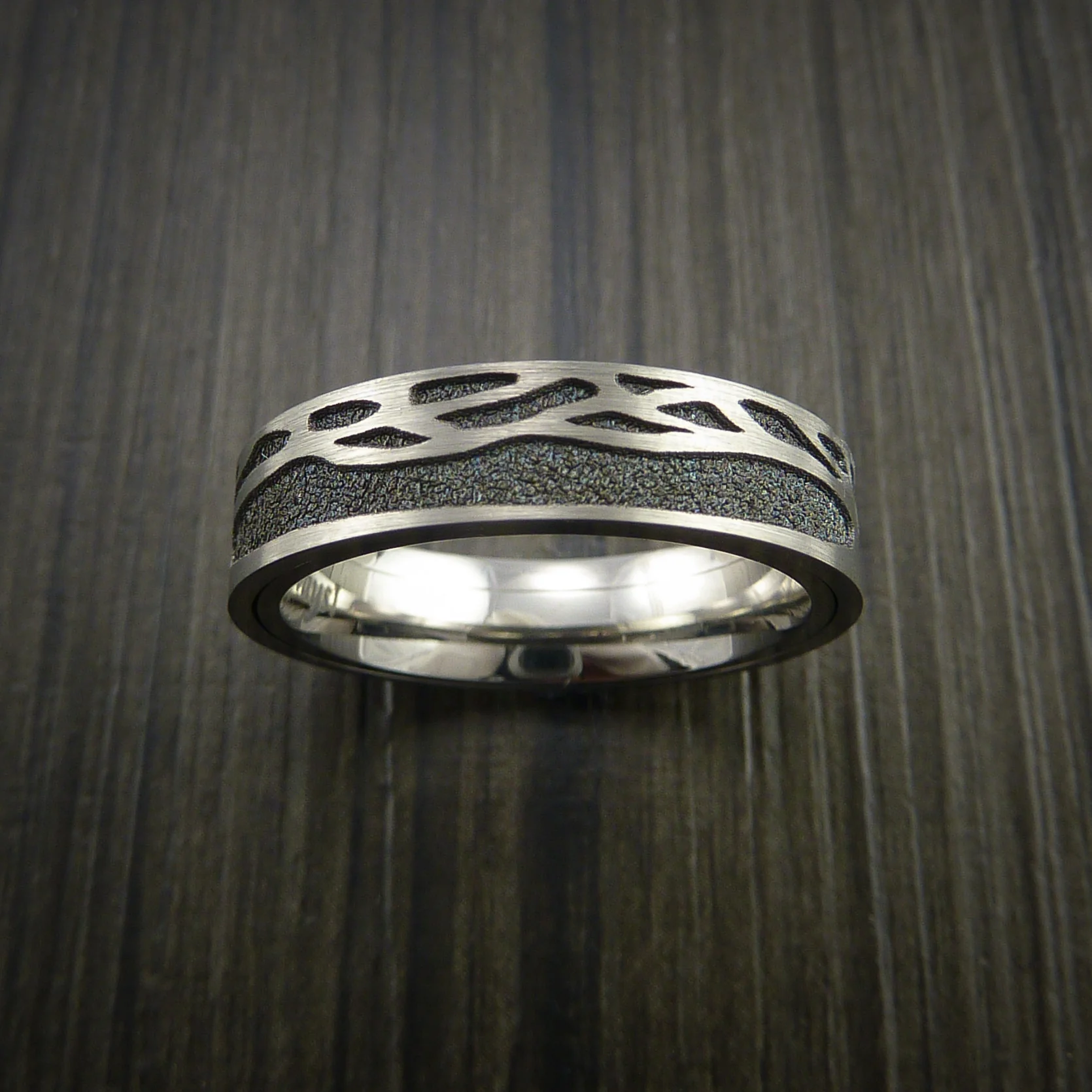 Titanium Spinner Tree Men's Ring with Textured Background - Image 3