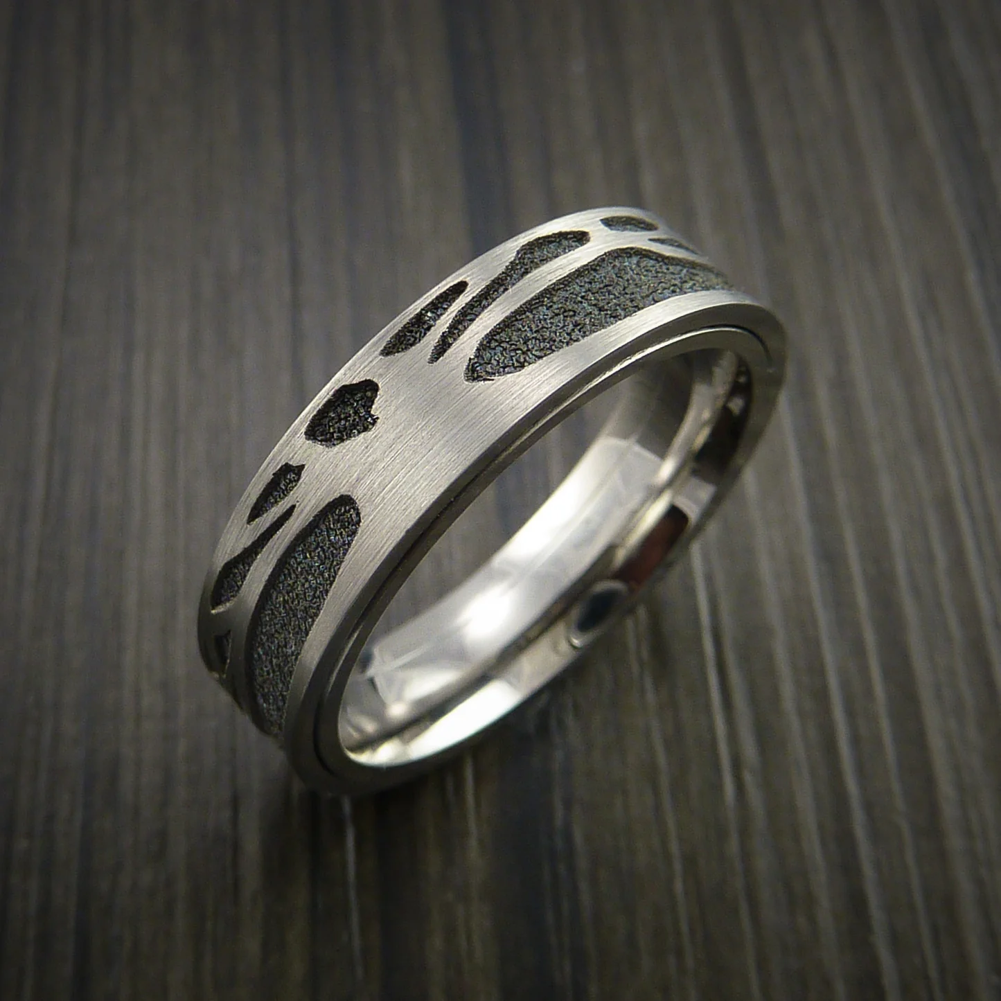 Titanium Spinner Tree Men's Ring with Textured Background - Image 4